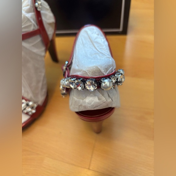 Karl lagerfeld Claude Embellished
Sandal NWT - Picture 15 of 15